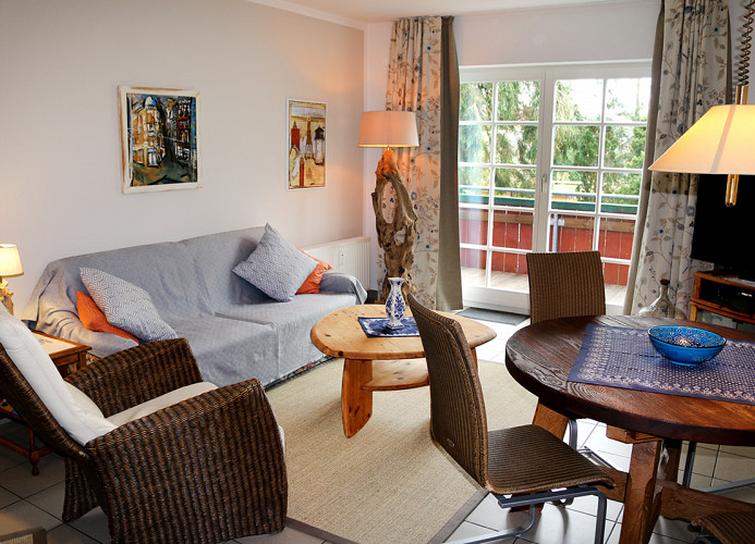 mit Esstisch im Wohnbereich