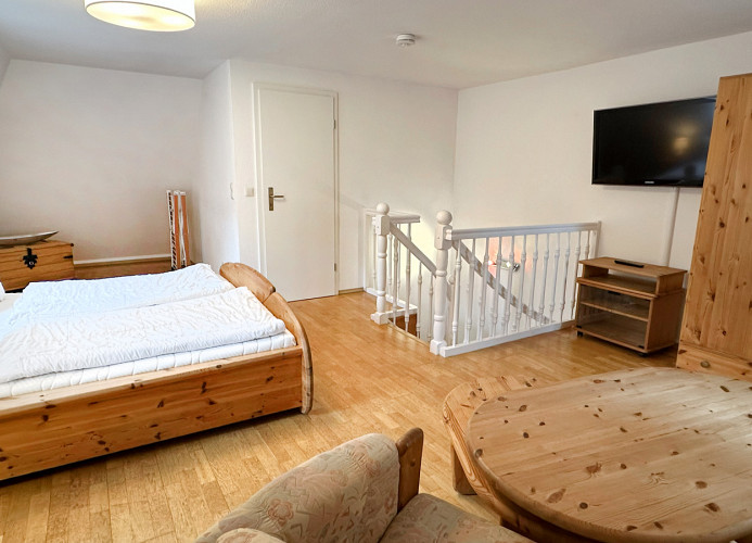 Sat-TV und extra Sitzgruppe im zweiten Wohn- Schlafbereich