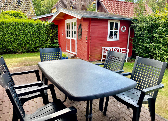 Terrasse möbliert (Blickrichtung Süd-West)