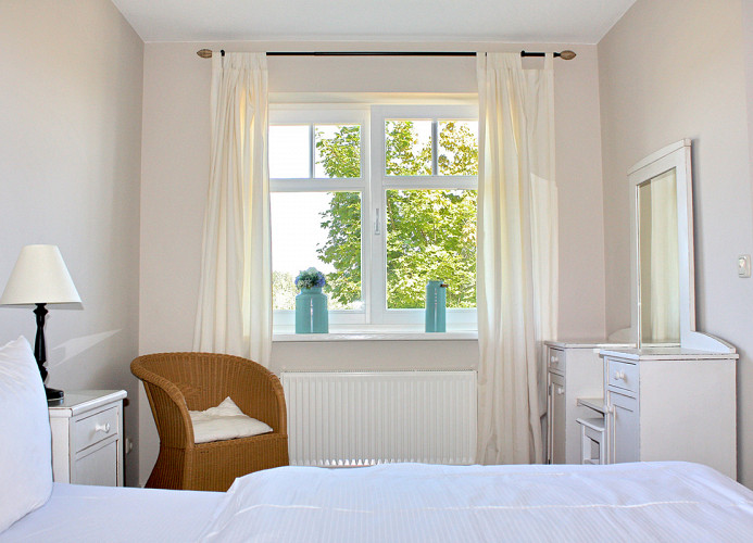 Schlafzimmer mit Blick auf den Bodden