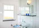 Bad mit Dusche und WC