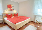 Schlafzimmer mit Doppelbett (Bettwäsche zubuchbar)