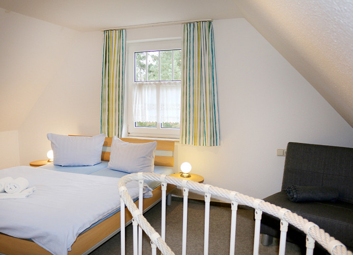 Schlafzimmer im Dachgeschoß (offener Zugang über Wendeltreppe)