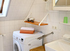 Bad (I) im unteren Bereich der Wohnung / mit Dusche, WC, Waschmaschine