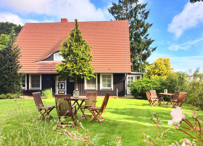 sonnige Gartensitzplätze auf der Südwiese