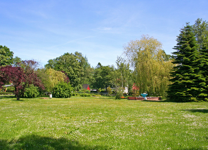 kleiner Park (direkt angrenzend an das Grundstück)