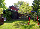 Garten mit Grill und kleinem Schuppen (für Kaminholzvorrat und zum Unterstellen der Fahrräder)