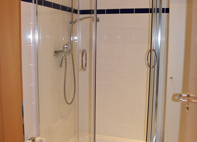 separate Dusche