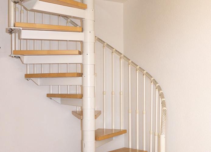 Wendeltreppe als Zugang zum Schlafbereich im Dachgeschoß 