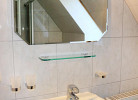 zweites Bad mit Dusche und WC im Dachgeschoß