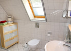 zweites Bad im oberen Bereich mit Dusche und WC