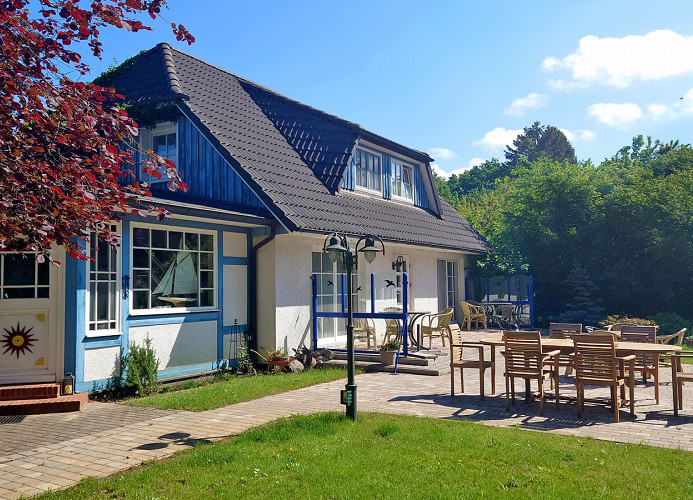sonnige Terrasse (zwischen beiden Häusern der Pension Haus Kleist)