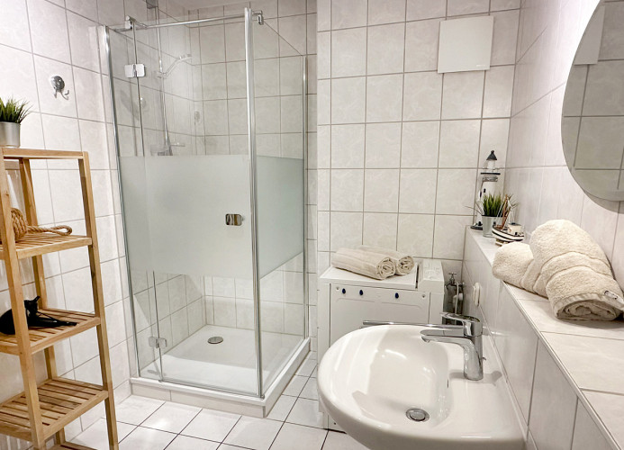 Dusche mit niedrigem Eintstieg