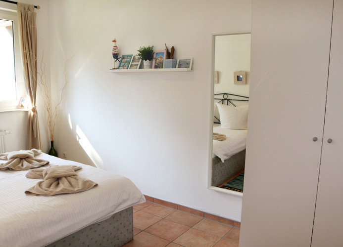 Schlafzimmer I (Bettwäsche und Handtücher gegen Aufpreis)