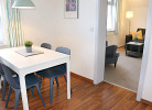 Küche mit Blick ins Wohnzimmer