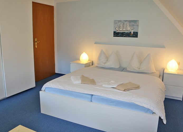 Doppelzimmer mit Kleiderschrank