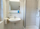 Bad mit Dusche und WC