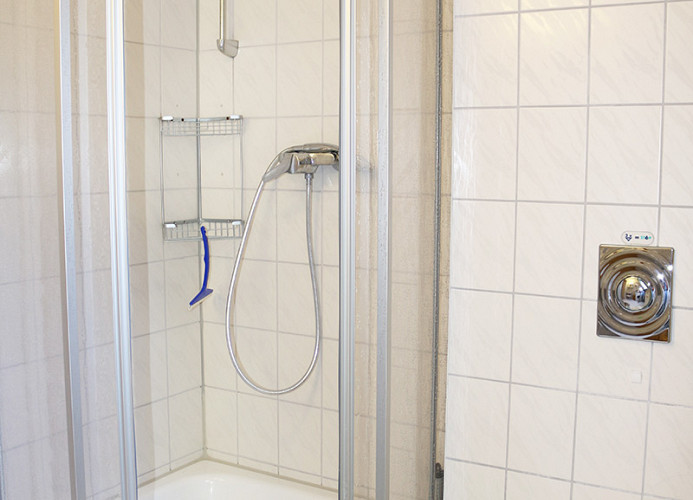 Dusche, WC im Bad (I)