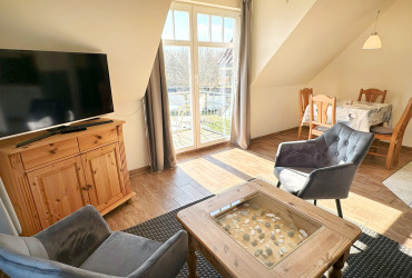 Wohnbereich mit Zugang zum Südbalkon