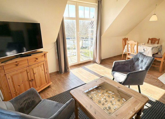 Wohnbereich mit Zugang zum Südbalkon