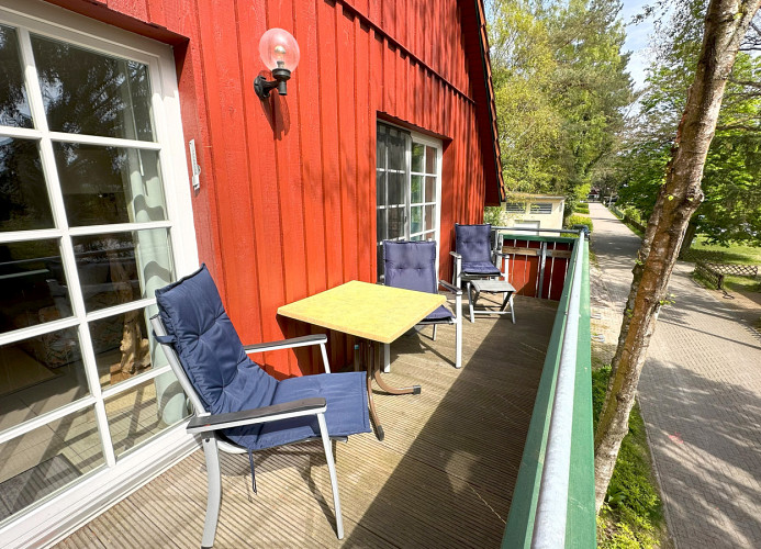 Südbalkon mit je einmal Zugang zum Wohn- und zum Schlafzimmer