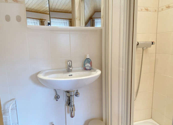 Dusche mit niedrigem Einstieg