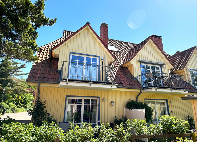 W5 Heckenrose (2. Balkon von links)