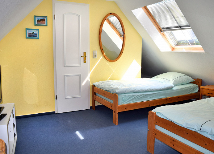 2. Schlafzimmer mit 2 Einzelbetten