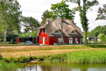 traumhafte Lage - Blick vom Bodden aus