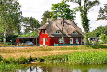 traumhafte Lage - Blick vom Bodden aus