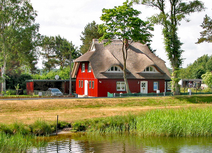 traumhafte Lage - Blick vom Bodden aus