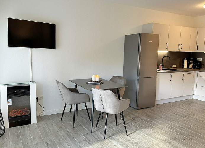Kamin, Essbereich und Küche