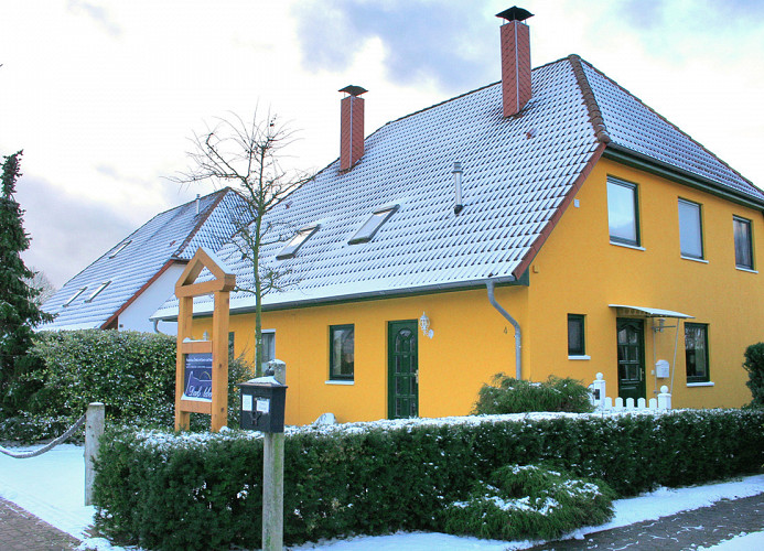 Außenansicht mit Schnee im Winter
