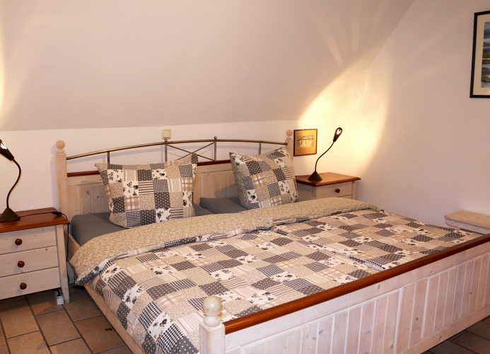 Schlafzimmer (I) mit Doppelbett