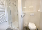 Bad mit Dusche und WC