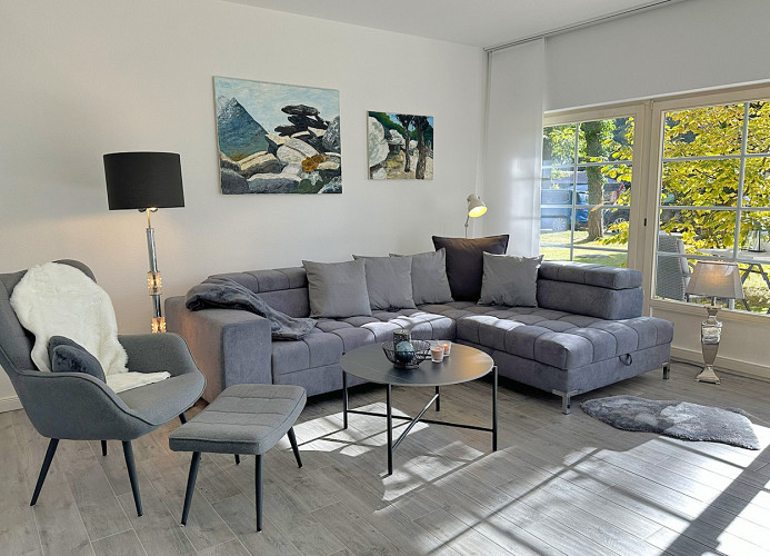 gemütliche Couchlandschaft und Sessel