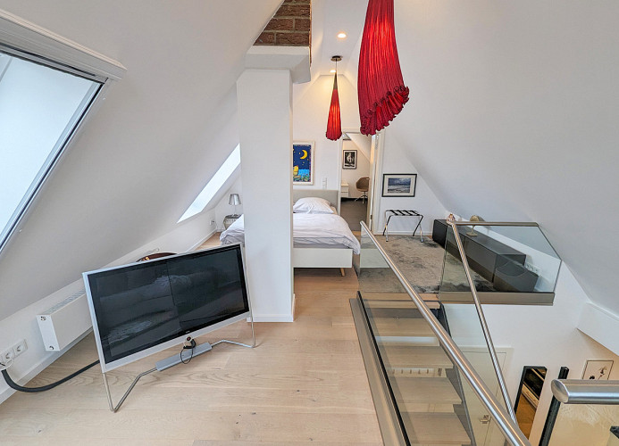 großer Flachbildschirm (Sat-TV)