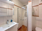 Bad mit Dusche, Wc und Waschbecken