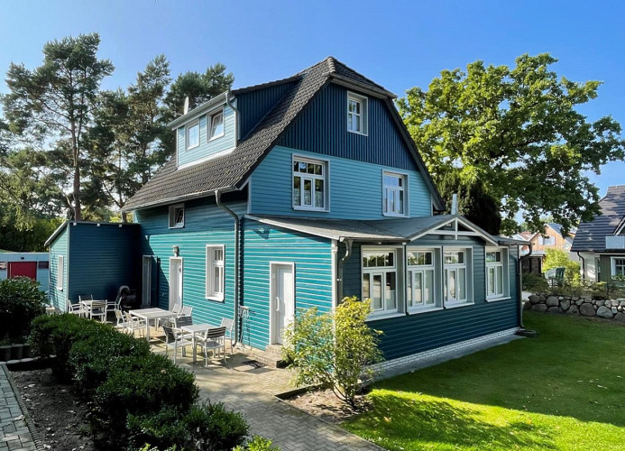 Südansicht des Hauses mit den Terrassen