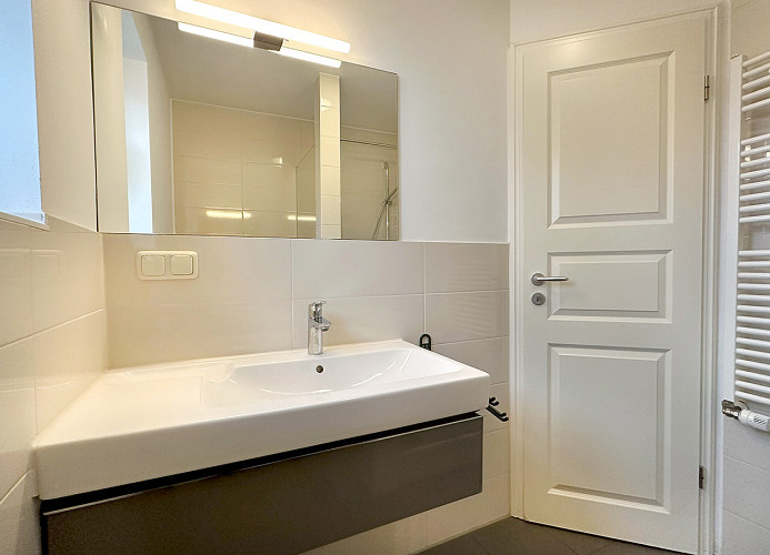 Bad mit Dusche und WC