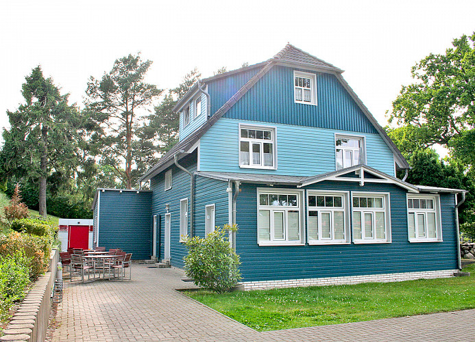 Aussansicht des Hauses mit Terrasse auf der Südseite