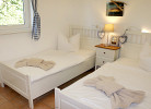 Schlafzimmer II mit zwei Einzelbetten (je 90x200m) Bettwäsche und Handtücher gegen Aufpreis