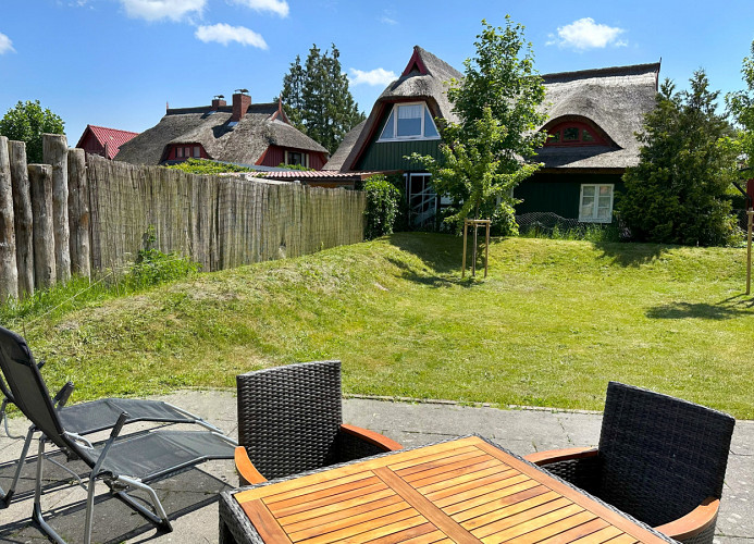 Blick in den Garten auf der straßenabgewandten Seite