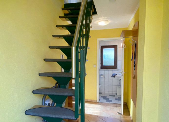 Flur / Eingangsbereich mit Treppe ins Obergeschoss